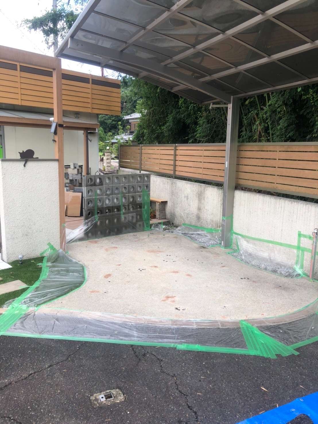 シーリペアグループ代理店  滋賀県Art Strongさんの施工事例です。駐車場をキレイにしコーティング施工を行いました。
